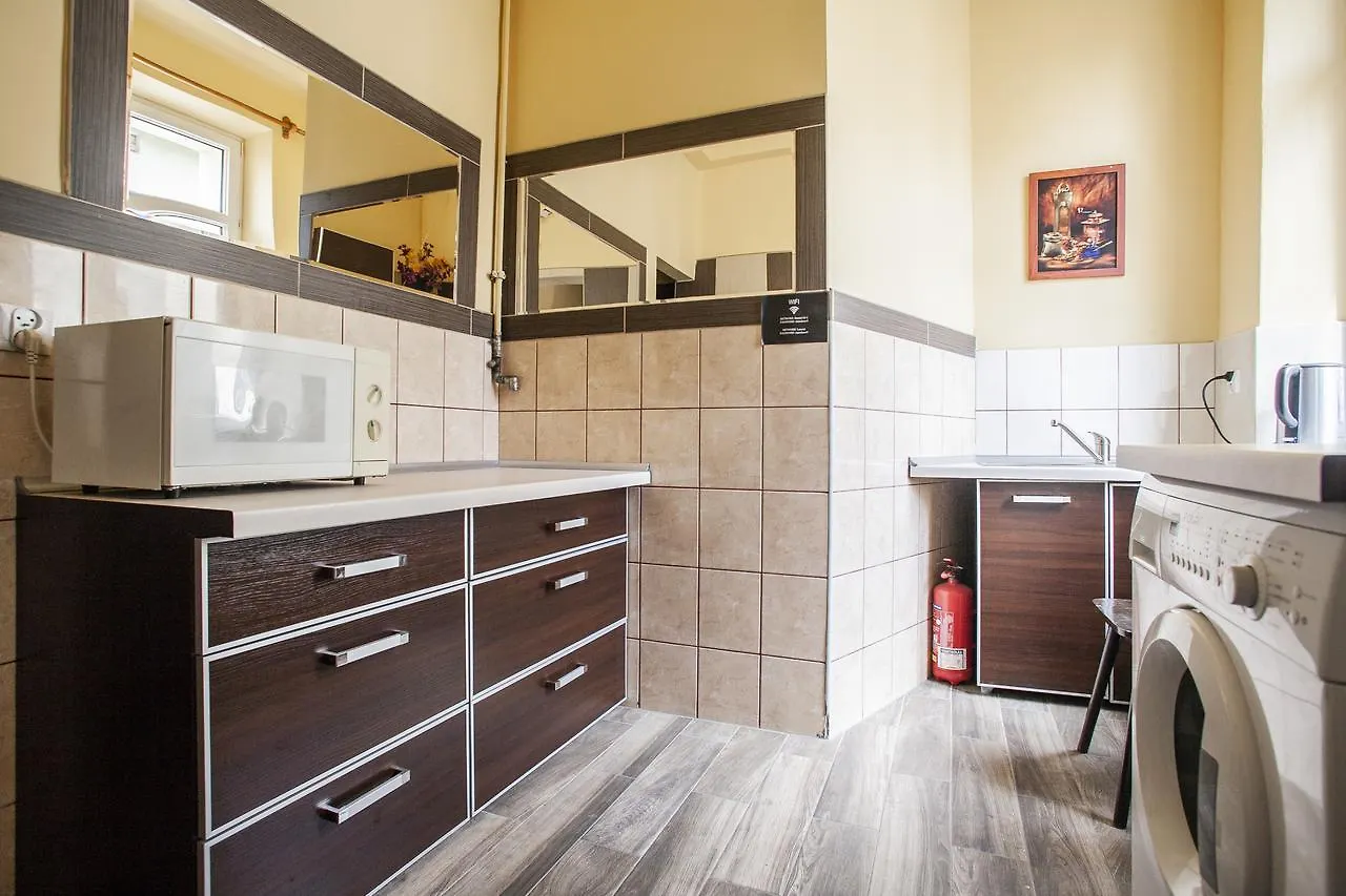크라쿠프 Momotown Privates B&B 2*,  폴란드