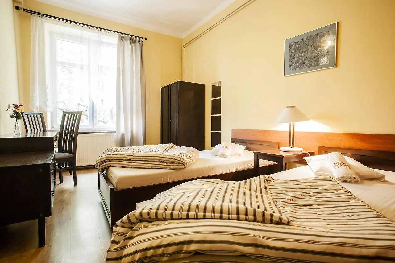 크라쿠프 Momotown Privates B&B